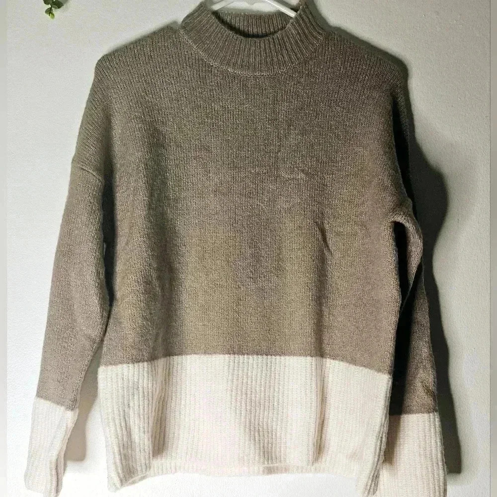 Lily White two-tone Beige&Cream Pullover Mock Neck Boxy Sweater Sz M